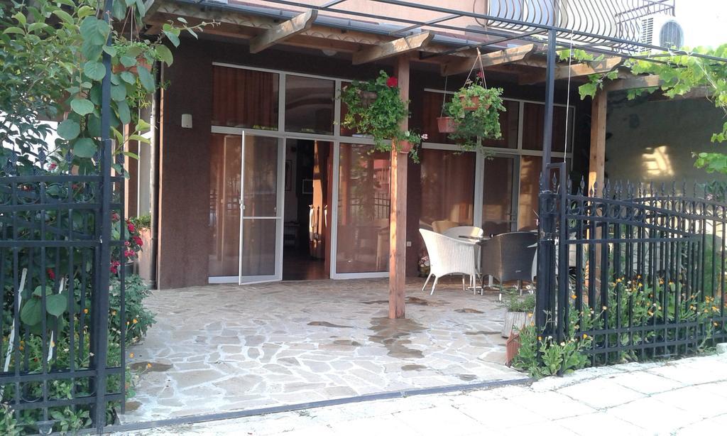 Zora Guest House Primorsko Ngoại thất bức ảnh