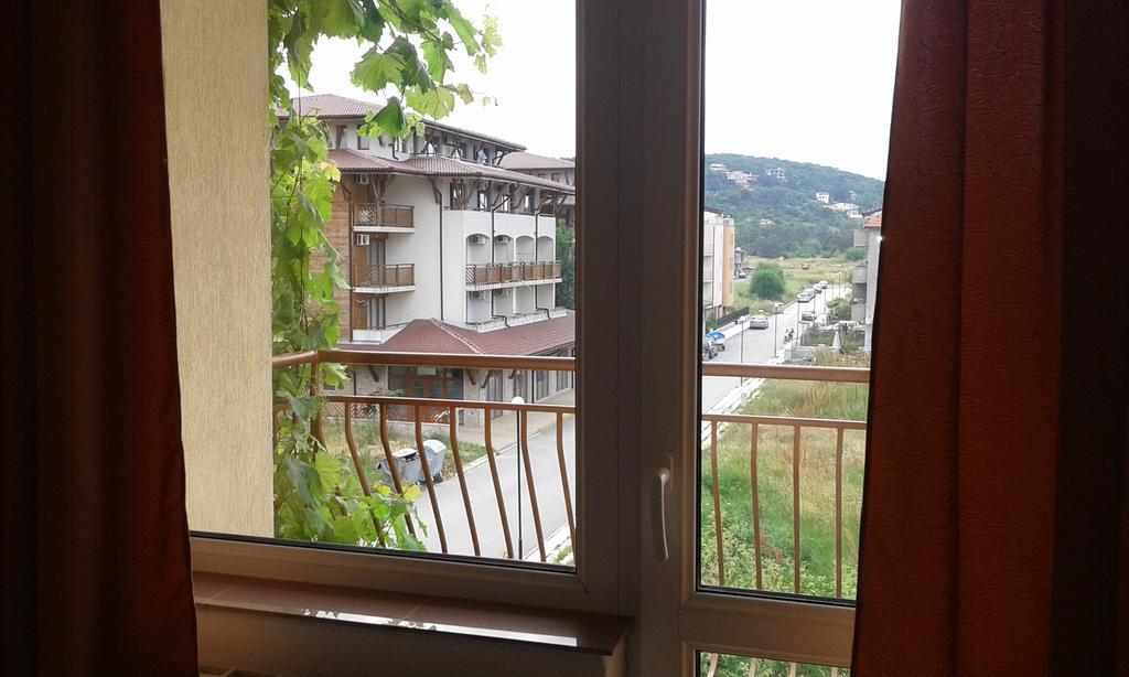 Zora Guest House Primorsko Ngoại thất bức ảnh