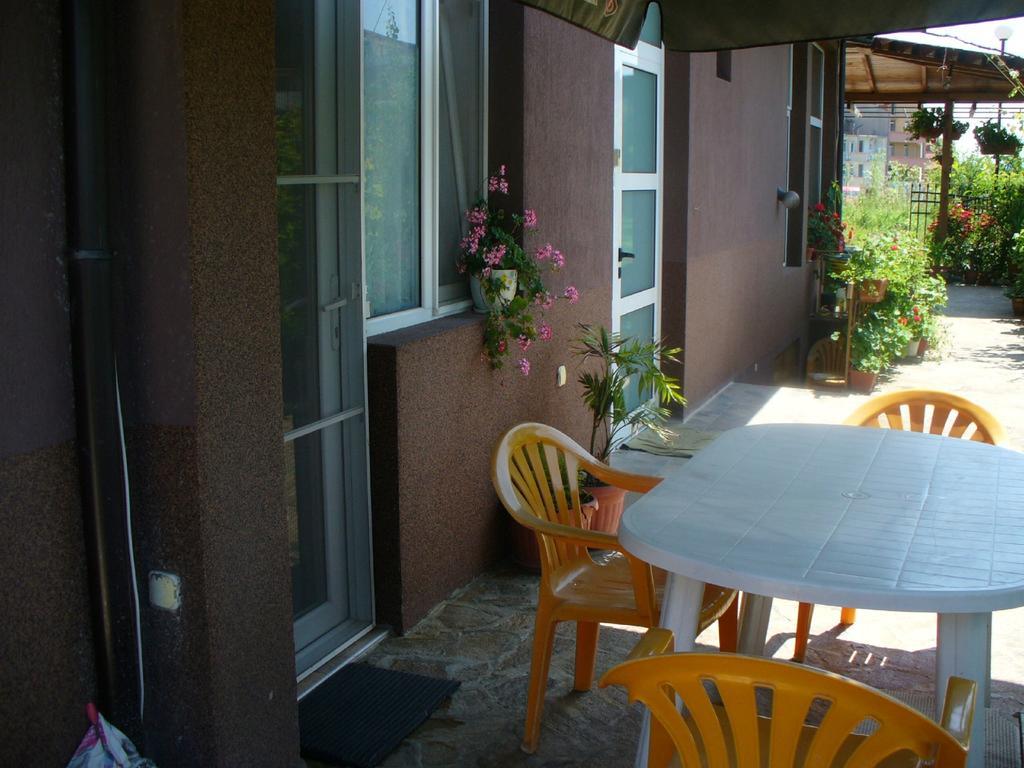 Zora Guest House Primorsko Phòng bức ảnh