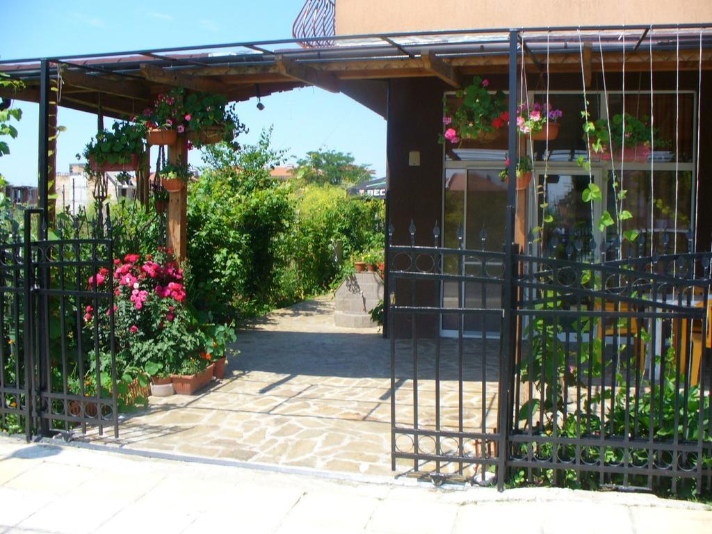 Zora Guest House Primorsko Phòng bức ảnh